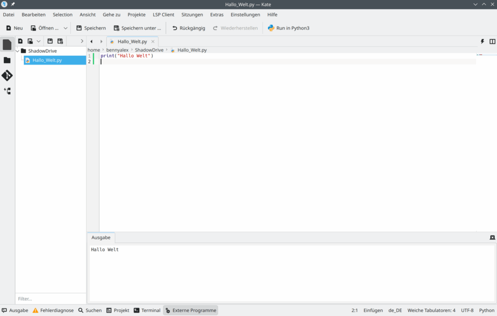 Das Hauptfenster von Kate zeigt das Ergebnis eines Python-Programms an.
